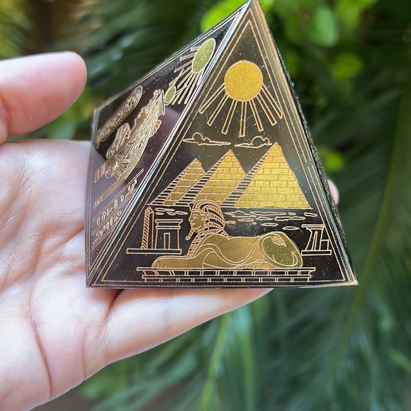 Vintage Three Egyptian Etched Brass Pyramids - Picture 14 of 16